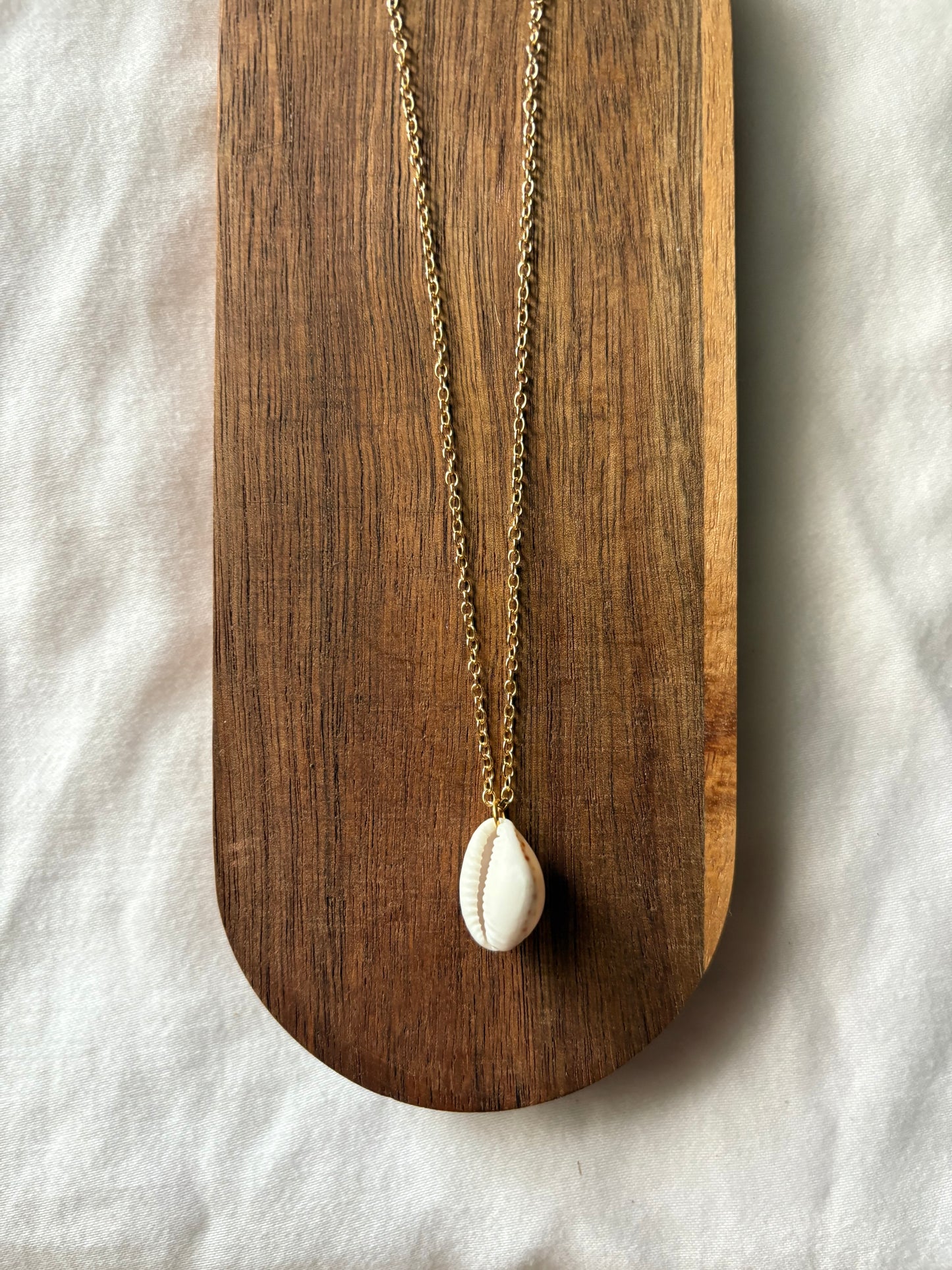simple cowrie necklace
