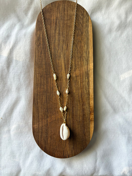 symmetrical cowrie necklace